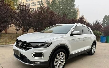 Volkswagen T-Roc I, 2020 год, 1 827 000 рублей, 1 фотография