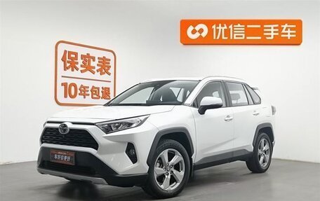 Toyota RAV4, 2021 год, 2 795 000 рублей, 17 фотография