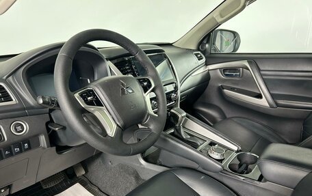 Mitsubishi Pajero Sport III рестайлинг, 2020 год, 4 049 000 рублей, 11 фотография