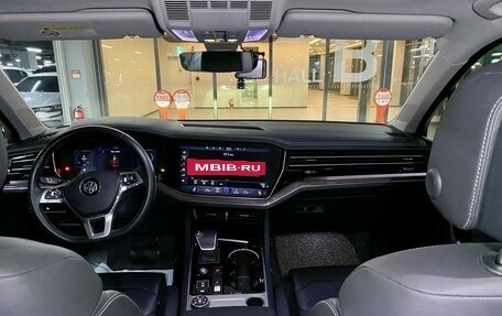 Volkswagen Touareg III, 2019 год, 3 700 000 рублей, 3 фотография