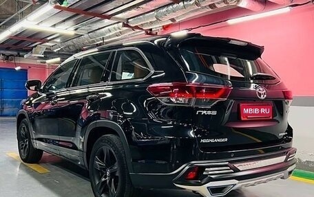 Toyota Highlander III, 2021 год, 2 700 000 рублей, 29 фотография