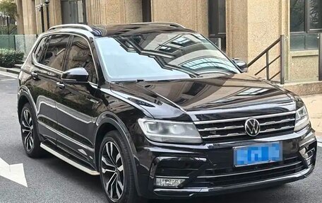 Volkswagen Tiguan II, 2021 год, 2 900 000 рублей, 3 фотография