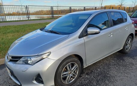 Toyota Auris II, 2013 год, 950 000 рублей, 2 фотография