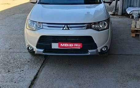 Mitsubishi Outlander III рестайлинг 3, 2014 год, 1 700 000 рублей, 5 фотография