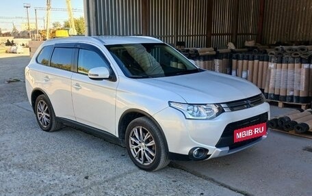 Mitsubishi Outlander III рестайлинг 3, 2014 год, 1 700 000 рублей, 6 фотография