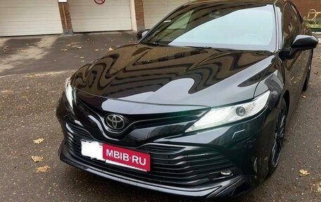 Toyota Camry, 2018 год, 3 200 000 рублей, 10 фотография