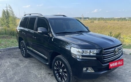 Toyota Land Cruiser 200, 2017 год, 7 350 000 рублей, 3 фотография