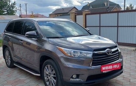 Toyota Highlander III, 2014 год, 3 990 000 рублей, 4 фотография