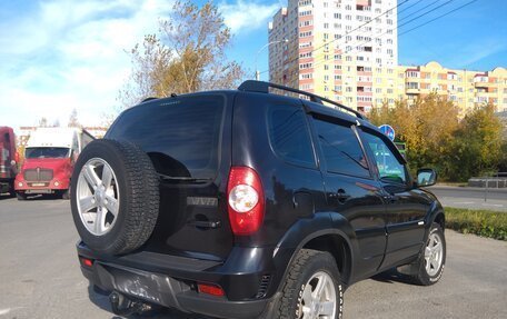 Chevrolet Niva I рестайлинг, 2017 год, 870 000 рублей, 5 фотография