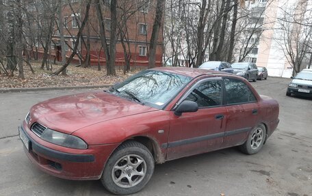 Mitsubishi Carisma I, 2000 год, 135 000 рублей, 1 фотография