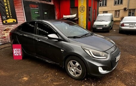 Hyundai Solaris II рестайлинг, 2013 год, 850 000 рублей, 3 фотография