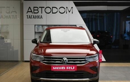 Volkswagen Tiguan II, 2021 год, 3 729 000 рублей, 2 фотография