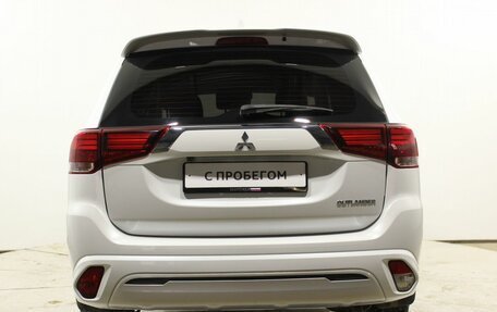 Mitsubishi Outlander III рестайлинг 3, 2022 год, 2 450 000 рублей, 4 фотография