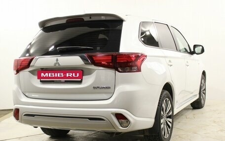 Mitsubishi Outlander III рестайлинг 3, 2022 год, 2 450 000 рублей, 5 фотография