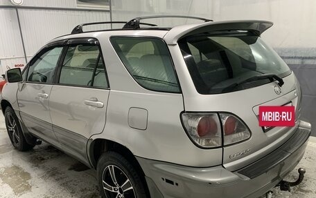 Lexus RX IV рестайлинг, 2000 год, 800 000 рублей, 2 фотография