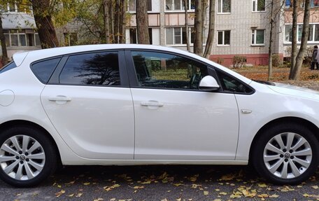 Opel Astra J, 2012 год, 799 999 рублей, 2 фотография