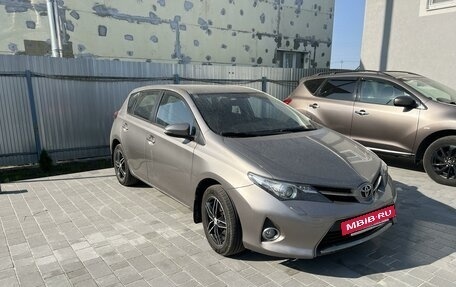 Toyota Auris II, 2014 год, 1 300 000 рублей, 2 фотография