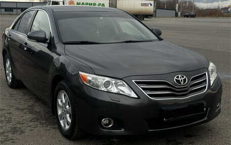 Toyota Camry, 2011 год, 1 750 000 рублей, 2 фотография