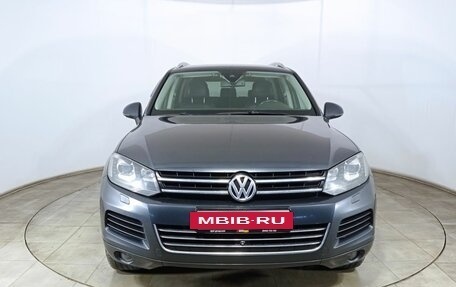 Volkswagen Touareg III, 2011 год, 1 880 000 рублей, 2 фотография