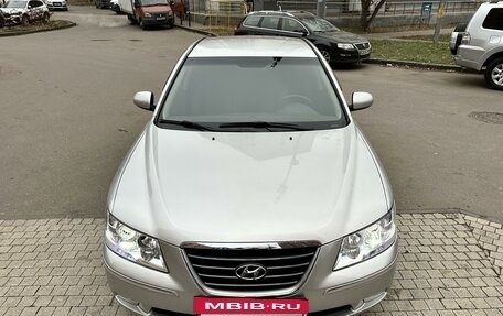 Hyundai Sonata VI, 2010 год, 869 000 рублей, 3 фотография