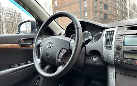 Hyundai Sonata VI, 2010 год, 869 000 рублей, 31 фотография