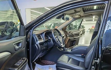 Toyota Highlander III, 2021 год, 4 000 000 рублей, 7 фотография