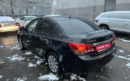 Chevrolet Cruze II, 2010 год, 795 000 рублей, 3 фотография