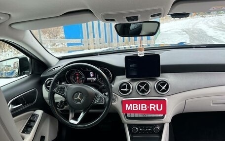 Mercedes-Benz GLA, 2018 год, 3 200 000 рублей, 15 фотография