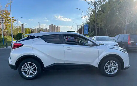 Toyota C-HR I рестайлинг, 2022 год, 2 130 007 рублей, 5 фотография