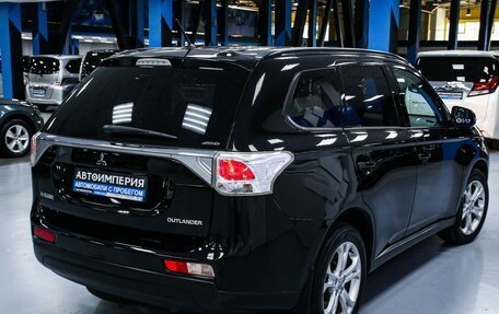 Mitsubishi Outlander III рестайлинг 3, 2013 год, 1 838 000 рублей, 9 фотография