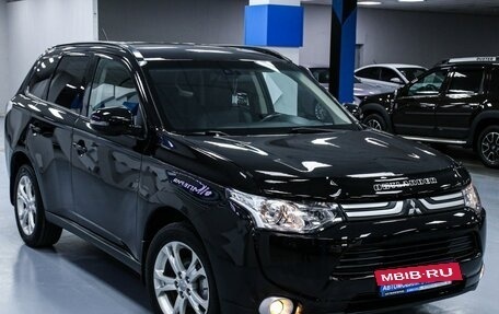 Mitsubishi Outlander III рестайлинг 3, 2013 год, 1 838 000 рублей, 8 фотография