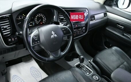 Mitsubishi Outlander III рестайлинг 3, 2013 год, 1 838 000 рублей, 18 фотография