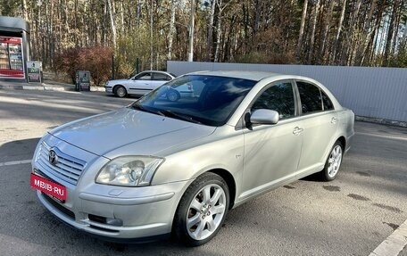 Toyota Avensis III рестайлинг, 2004 год, 745 000 рублей, 1 фотография