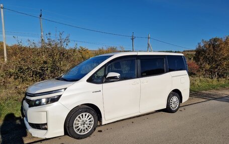 Toyota Voxy III, 2015 год, 2 100 000 рублей, 2 фотография