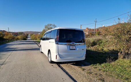 Toyota Voxy III, 2015 год, 2 100 000 рублей, 3 фотография