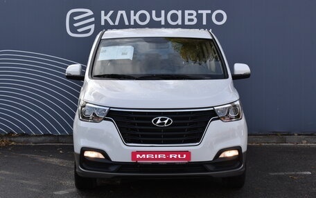 Hyundai H-1 II рестайлинг, 2021 год, 4 750 000 рублей, 3 фотография