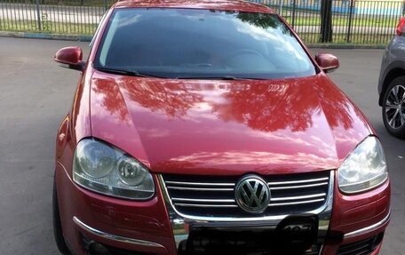 Volkswagen Jetta VI, 2010 год, 700 000 рублей, 1 фотография