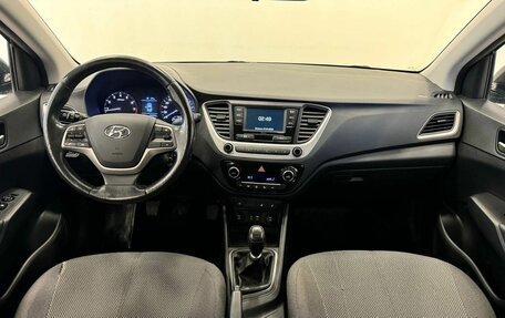 Hyundai Solaris II рестайлинг, 2017 год, 16 фотография