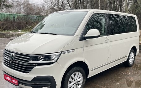 Volkswagen Caravelle T6 рестайлинг, 2021 год, 6 900 000 рублей, 1 фотография