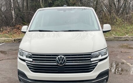 Volkswagen Caravelle T6 рестайлинг, 2021 год, 6 900 000 рублей, 3 фотография