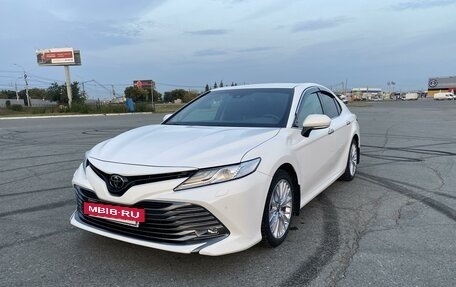 Toyota Camry, 2021 год, 3 790 000 рублей, 10 фотография