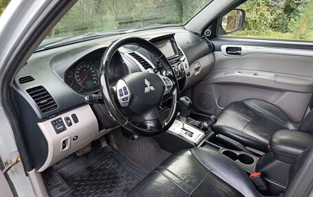 Mitsubishi Pajero Sport II рестайлинг, 2013 год, 2 350 000 рублей, 11 фотография