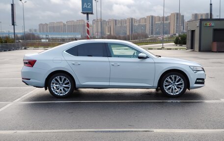 Skoda Superb III рестайлинг, 2019 год, 2 950 000 рублей, 2 фотография