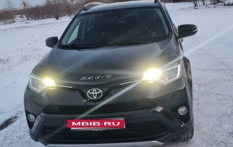 Toyota RAV4, 2018 год, 2 700 000 рублей, 24 фотография