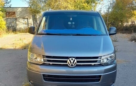 Volkswagen Caravelle T5, 2014 год, 2 200 000 рублей, 2 фотография