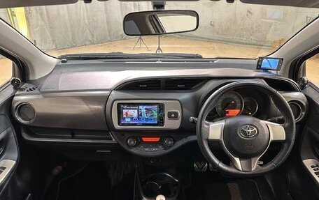 Toyota Vitz, 2014 год, 830 000 рублей, 10 фотография