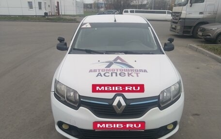 Renault Logan II, 2015 год, 650 000 рублей, 2 фотография