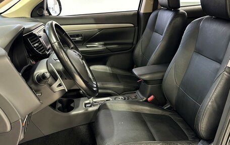 Mitsubishi Outlander III рестайлинг 3, 2012 год, 1 837 000 рублей, 10 фотография