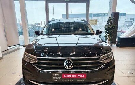 Volkswagen Tiguan II, 2022 год, 4 172 000 рублей, 2 фотография