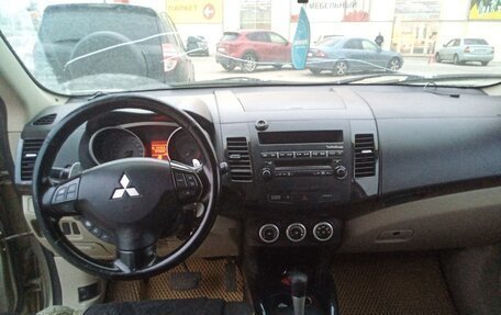 Mitsubishi Outlander III рестайлинг 3, 2007 год, 800 000 рублей, 10 фотография